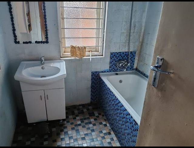 2 BEDROOM HOUSE FOR SALE IN KENSINGTON